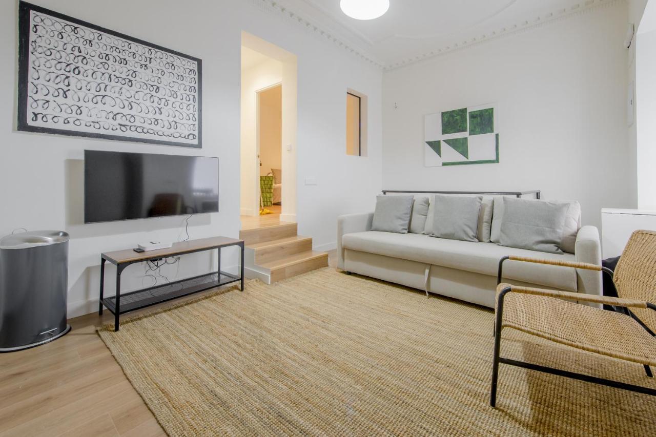 Modern Apt & Cool Interior Design En El Retiro Madri