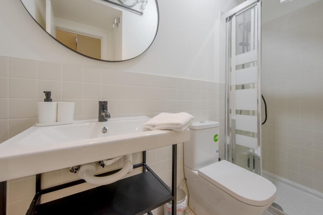 Modern Apt & Cool Interior Design En El Retiro * Madri
