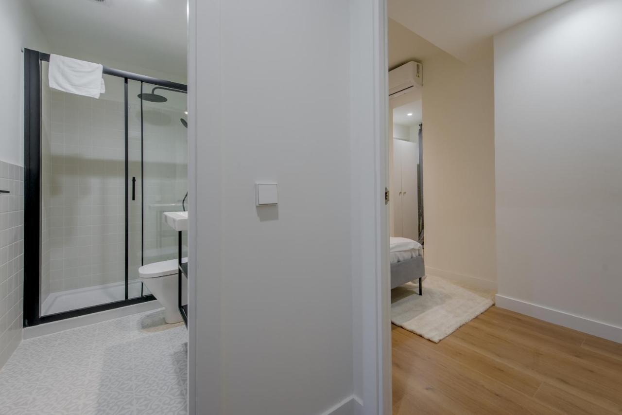 Modern Apt & Cool Interior Design En El Retiro Madri